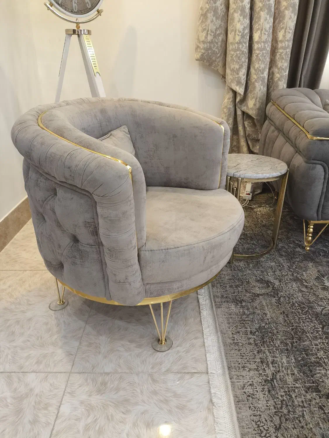 مبل چستر و عسلی پیانویی در حد نو|مبلمان خانگی و میز عسلی|سنندج, |دیوار