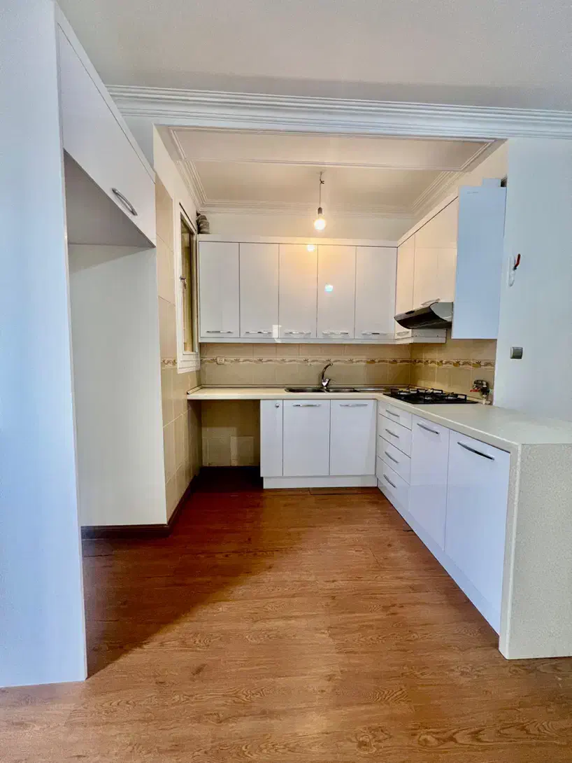 ۷۴ متر آپارتمان / ۲ خواب / سه جهت نور / میرداماد