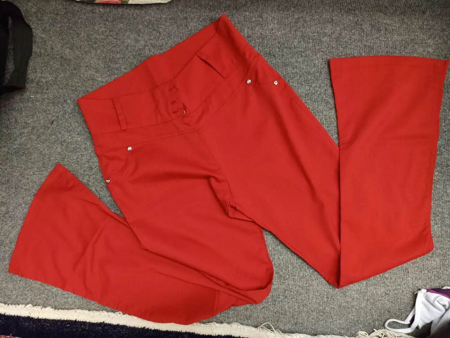 لباس /شومیز فقط ۱۰۰|لباس|بروجن, |دیوار