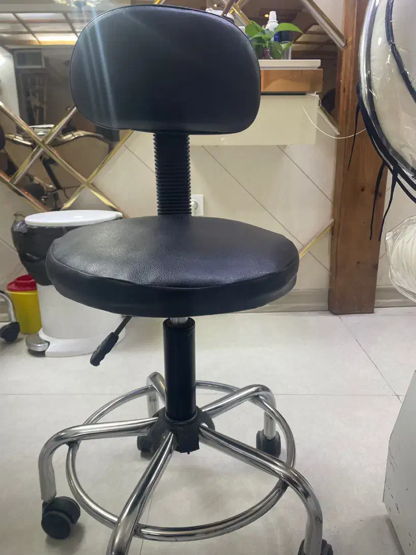 صندلی چرخدار|آرایشگاه و سالن‌های زیبایی|محلات, |دیوار