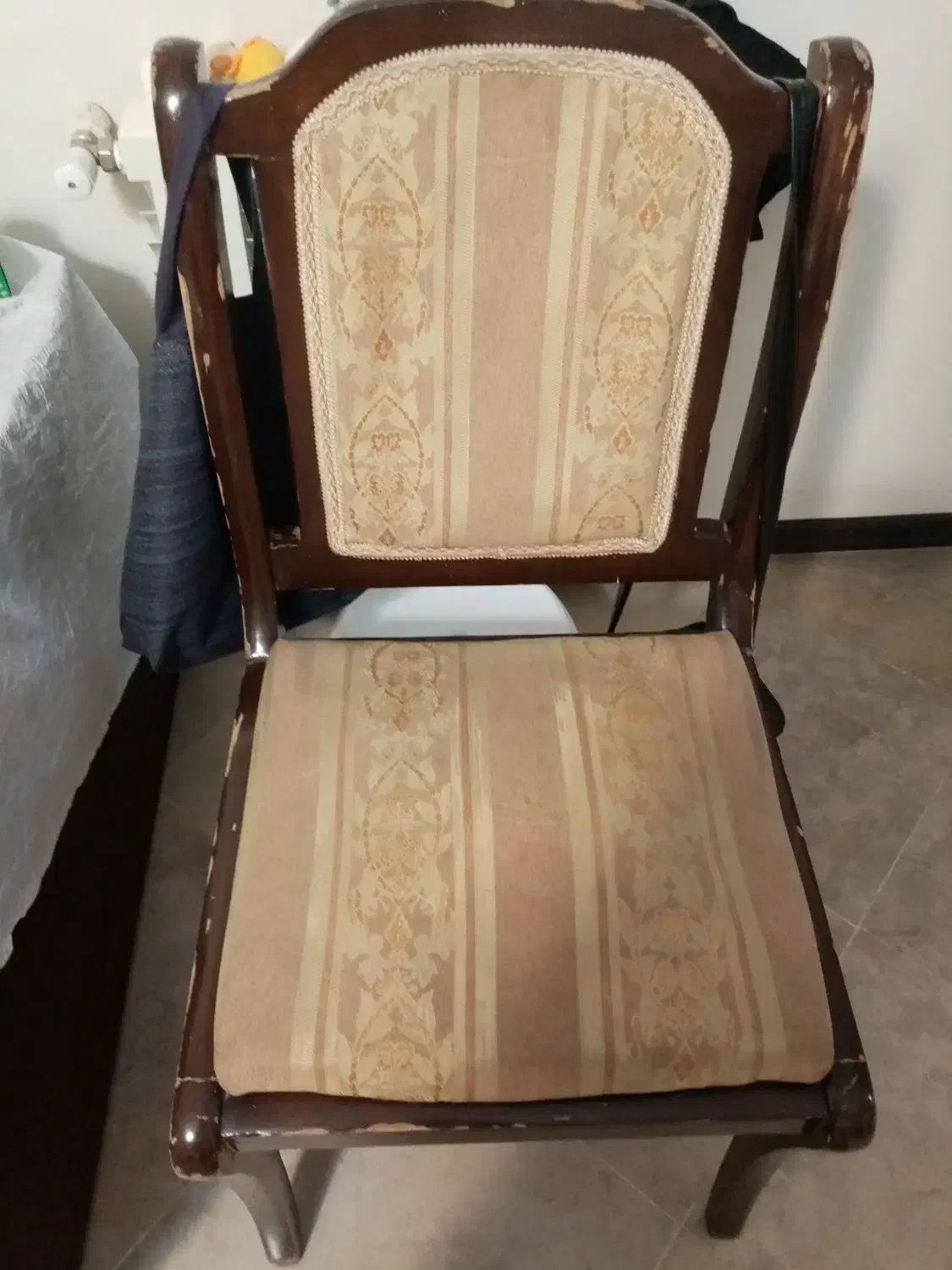 فروش 2 عدد صندلی چوبی  تک سالم|صندلی و نیمکت|تهران, مجیدیه|دیوار