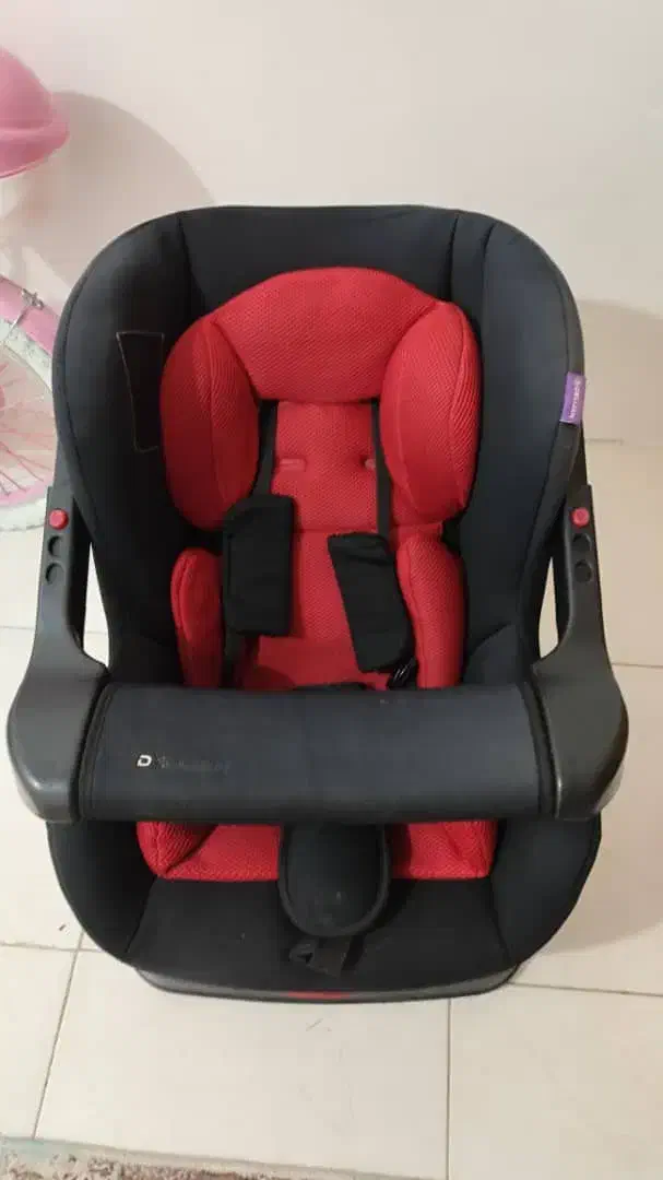 یک عدد صندلی ماشین کودک نو|تخت و صندلی بچه|بندر گناوه, |دیوار