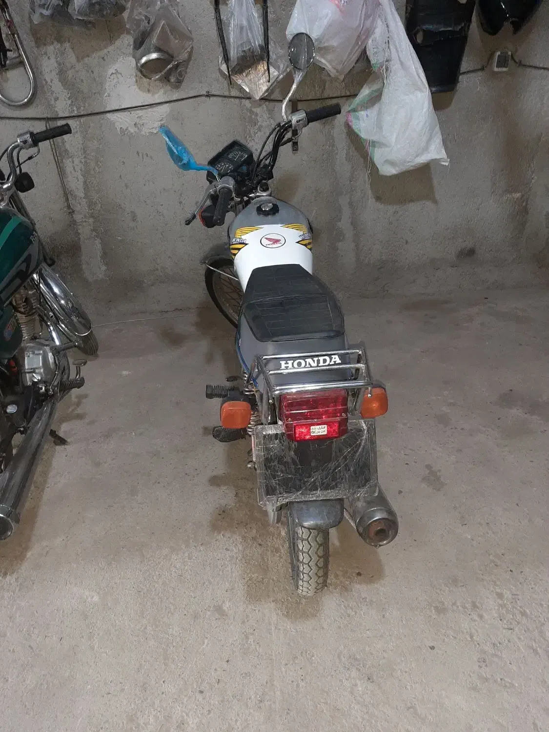 هوندا ۱۲۵|موتورسیکلت|رباط‌کریم, پیغمبر|دیوار