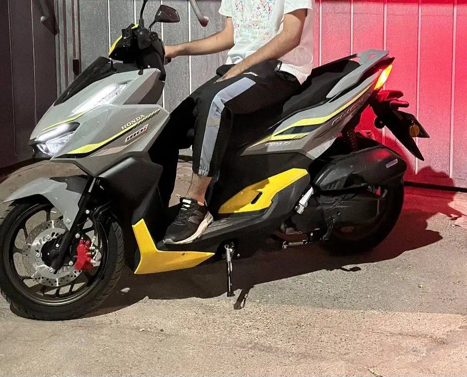 واریو ۱۸۰ نیکتاز|موتورسیکلت|اصفهان, باغ دریاچه|دیوار