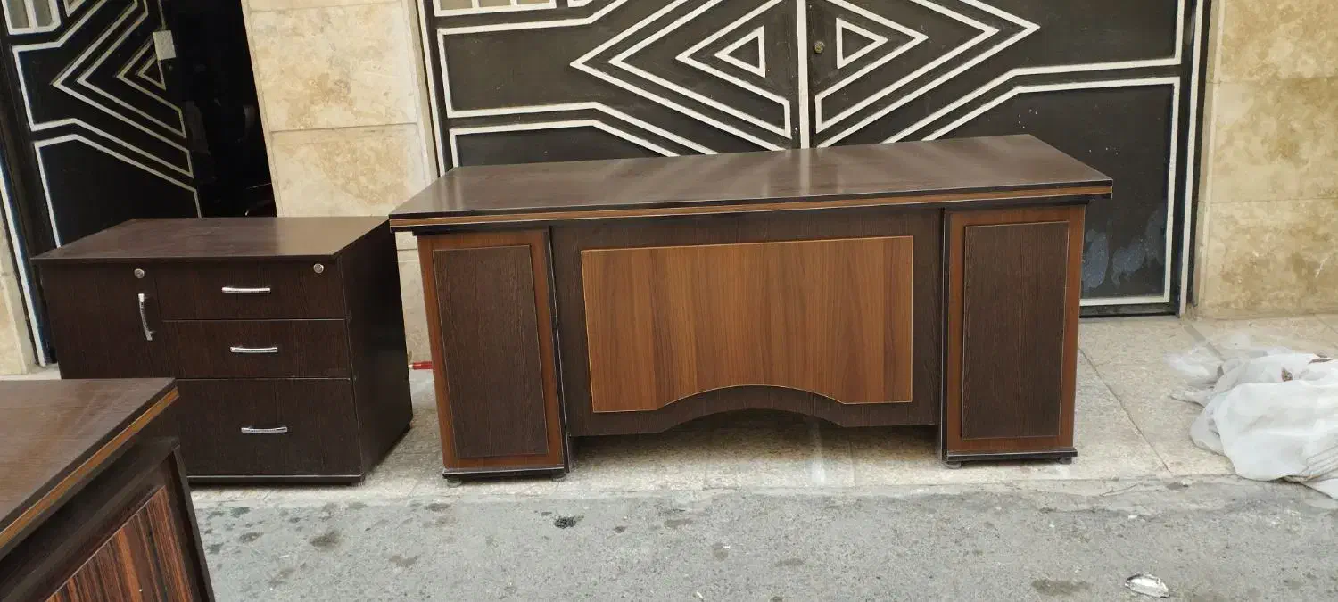 میز و صندلی اداری در حد نو|مبلمان اداری|مشکیندشت, |دیوار