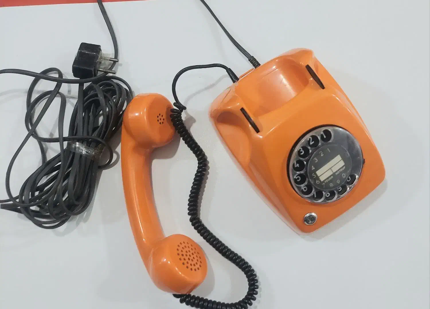 تلفن قدیمی|تلفن رومیزی|کلاله, |دیوار