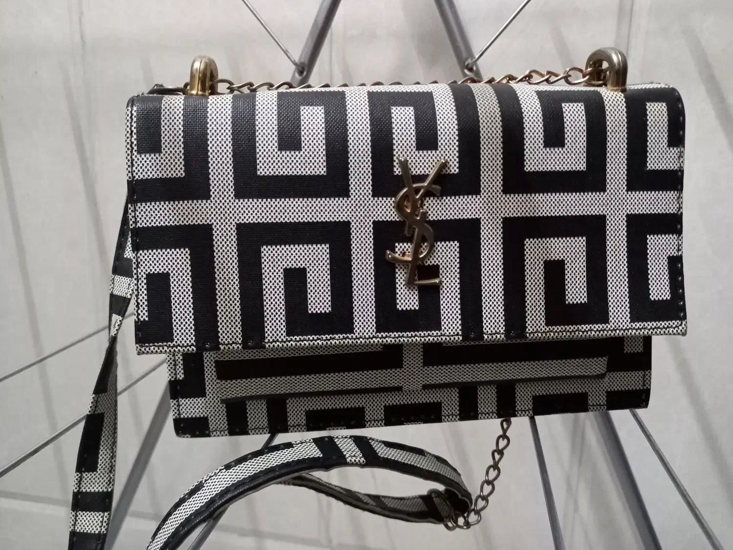 کیف|کیف، کفش، کمربند|قم, شاه سید علی|دیوار