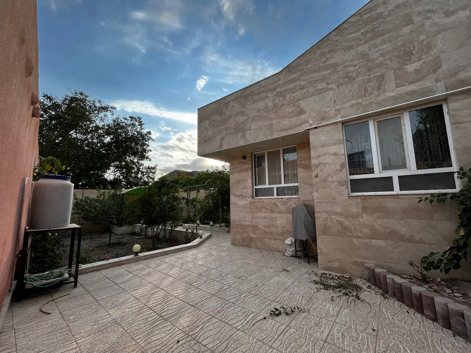 حیاط ویلایی اسکو میلان|فروش خانه و ویلا|اسکو, |دیوار