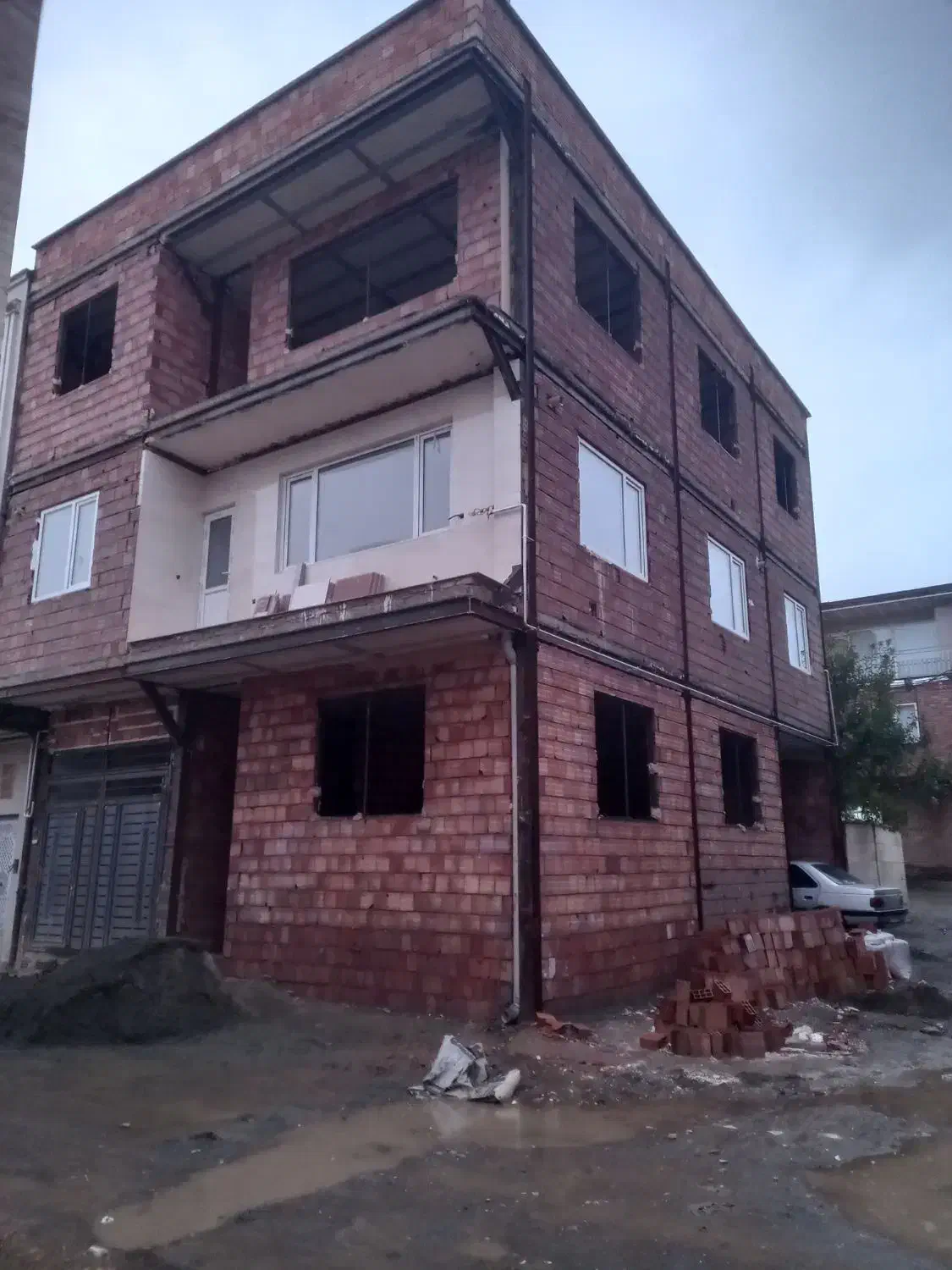 فروش خانه تازه ساخت ۳طبقه پشت باسکول تازه آباد|فروش خانه و ویلا|مریوان, |دیوار