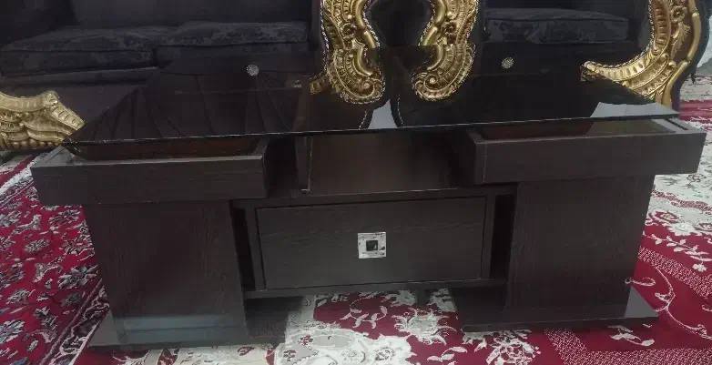 میز به همراه ۴ تا عسلی|مبلمان خانگی و میز عسلی|گلپایگان, |دیوار