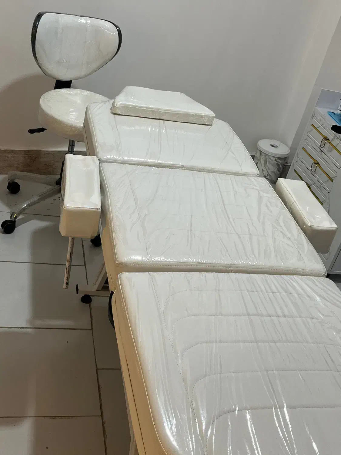 لوازم آرایشگاه|آرایشگاه و سالن‌های زیبایی|گنبد کاووس, |دیوار