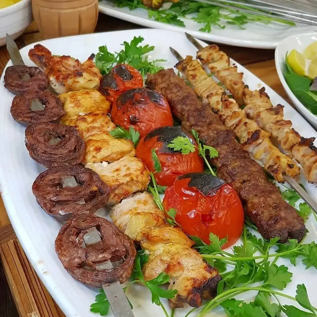 نیازمند یک کارگر ساده به همراه یه کارگر منقل کار|استخدام خدمات فروشگاه و رستوران|فردیس, فردیس|دیوار