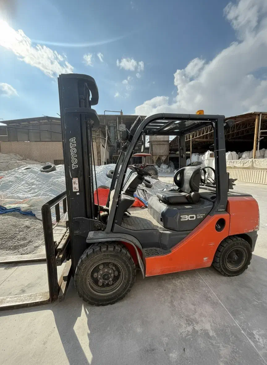 لیفتراک سه تن تویوتا دوگانه سوز|ماشینآلات صنعتی|قزوین, |دیوار