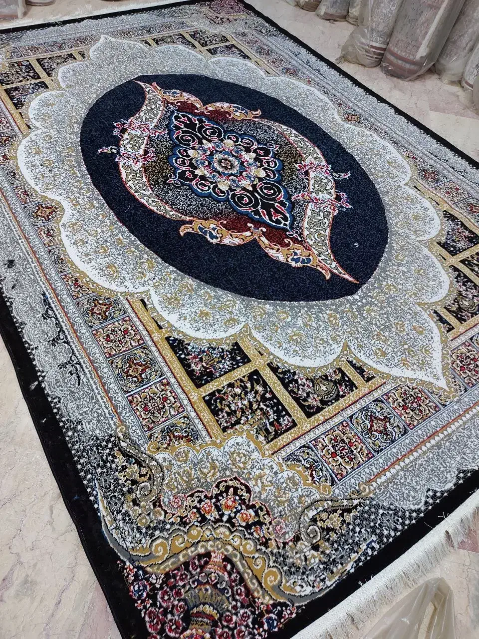 عارف نقره ای اقتصادی|فرش|کرج, دهقان ویلا|دیوار