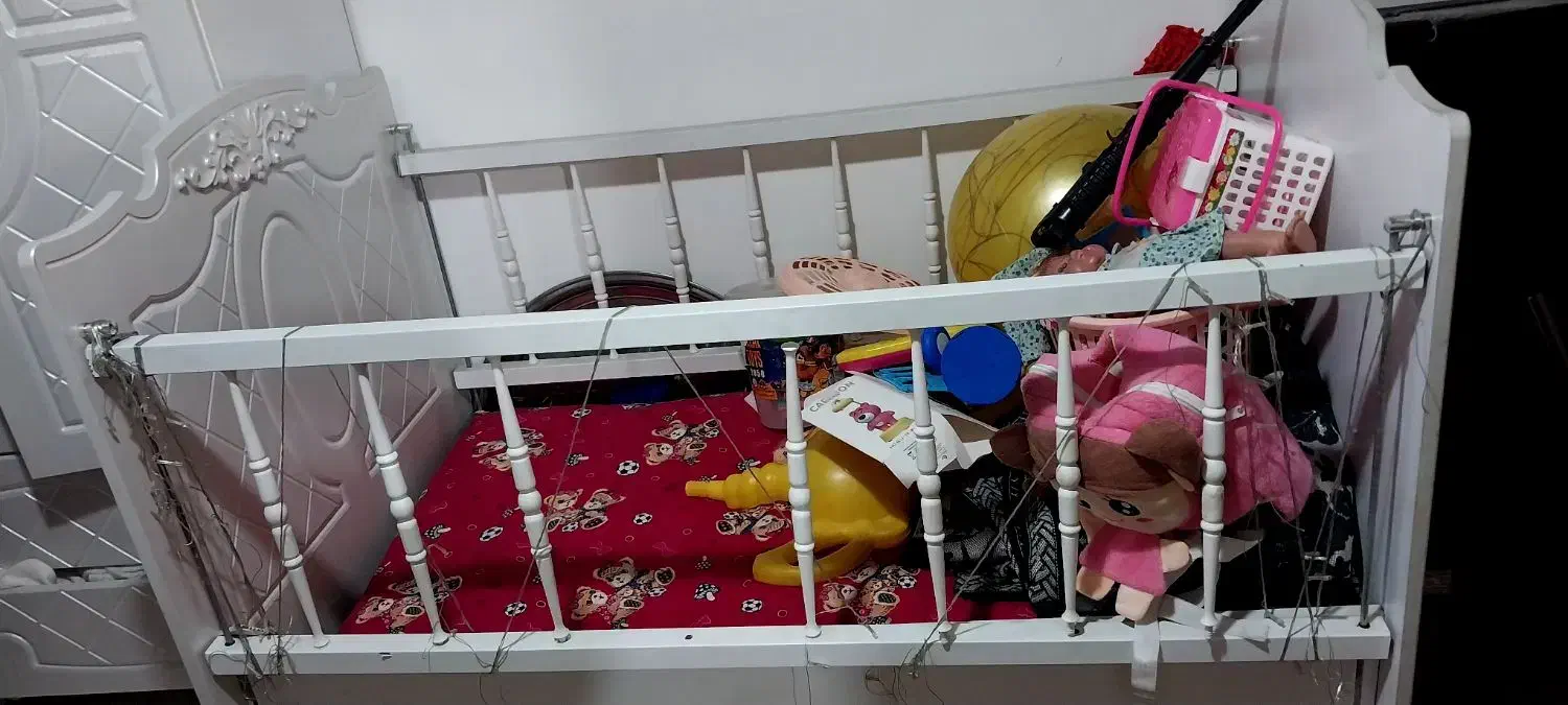 تخت کودک همراه تشک مناسب تا ۸ سال|تخت و سرویس خواب|ری, دولتآباد|دیوار