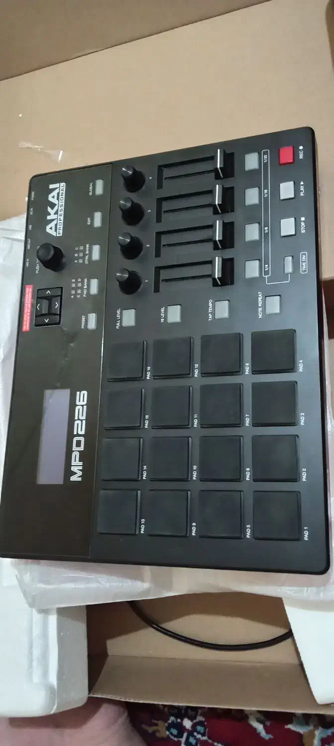 لانچ پد آکایی mpd-226|گیتار، بیس، امپلیفایر|سنندج, |دیوار