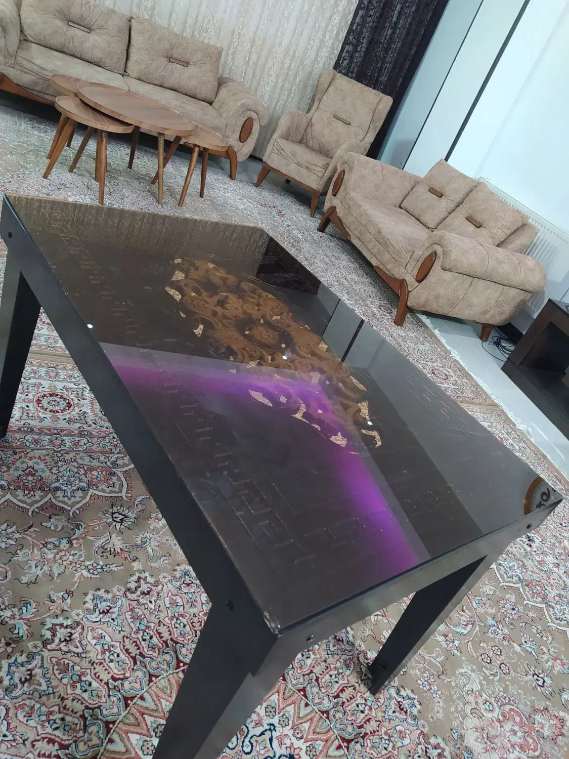 یک عدد میز کاملا نو|میز و صندلی غذاخوری|قم, انسجام|دیوار