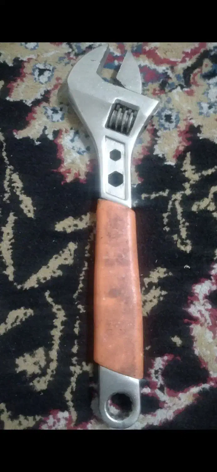 آچار فرانسه روکش دار درحد نو بشرط...|ابزارآلات|پاکدشت, پاکدشت (مامازند)|دیوار