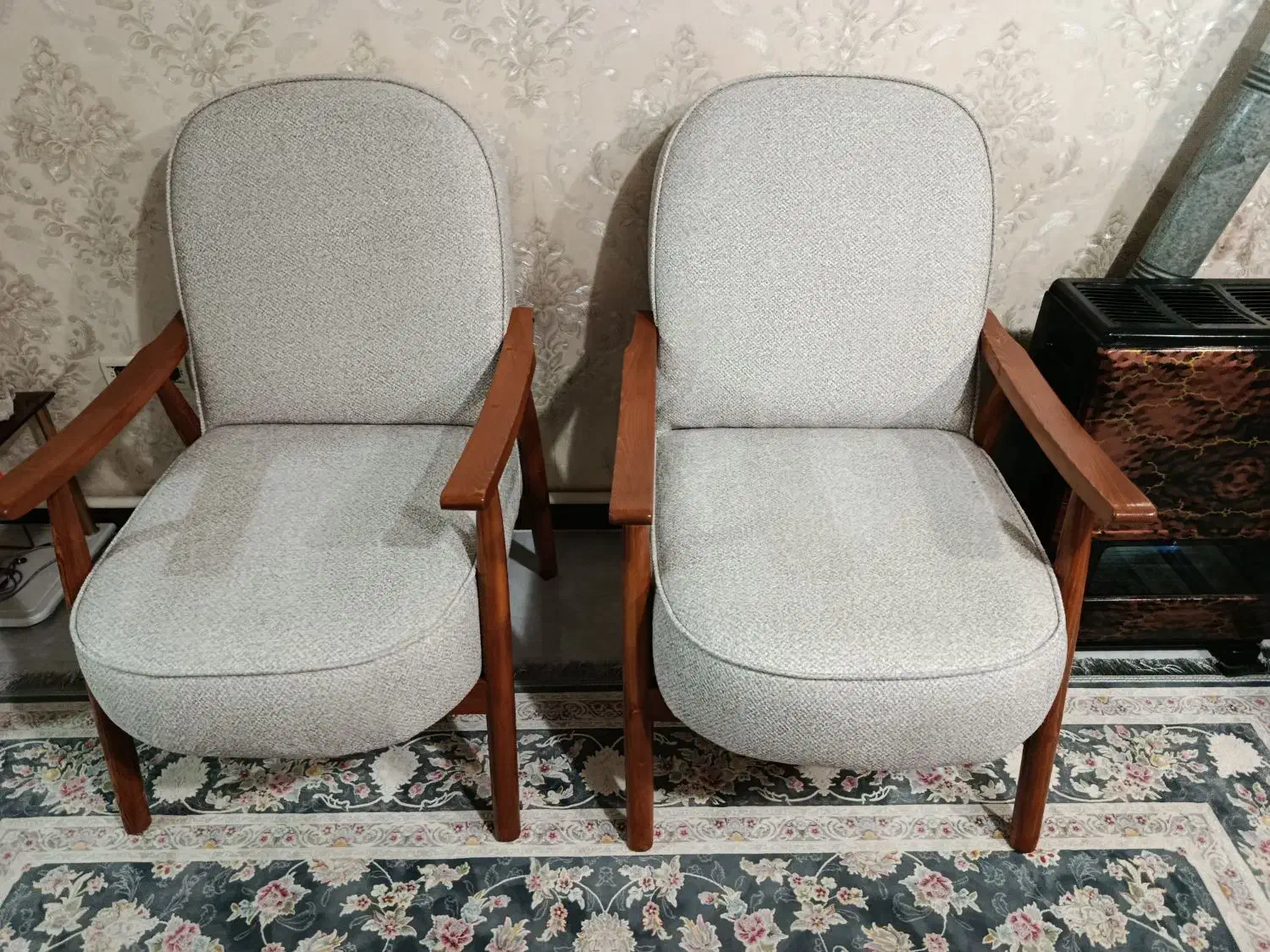 مبل مینیمال تخت خواب شو|مبلمان خانگی و میز عسلی|محمدشهر, علی آباد گونه|دیوار