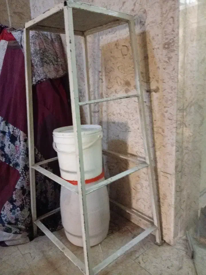 نردبان در حدنو|ابزارآلات|ری, شهید غیوری (ابن باویه)|دیوار