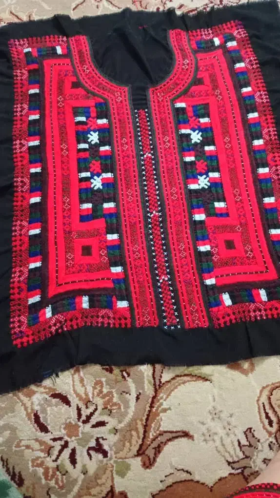 زیاستین|لباس|حمیدیا, |دیوار