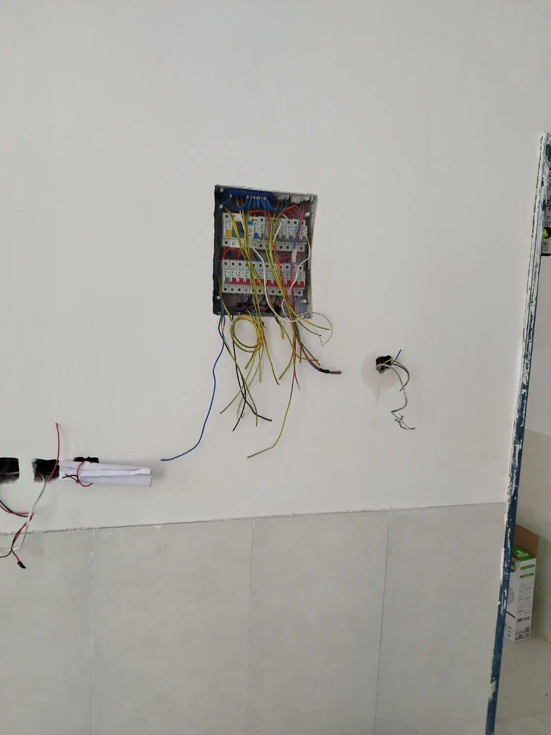 لنجام کلیه خدمات برق ساختمان|خدمات پیشه و مهارت|قائن, |دیوار