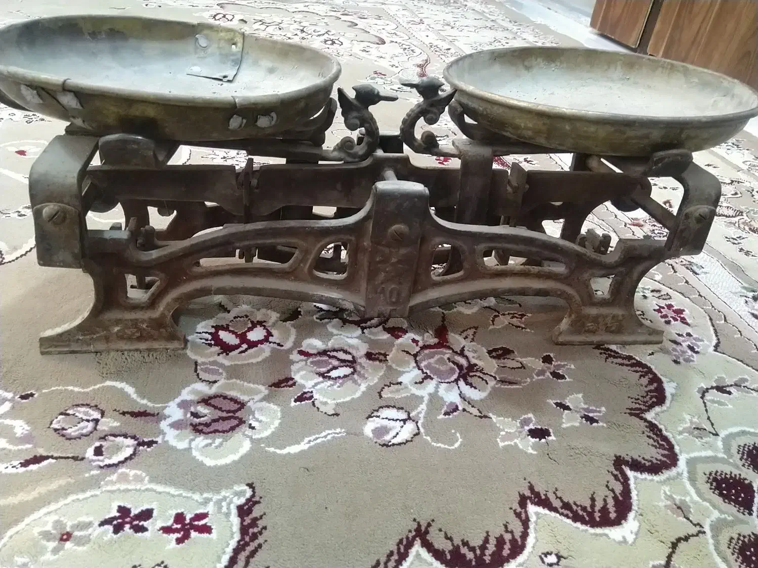 ترازوی قدیمی|کلکسیون اشیاء عتیقه|شهرضا, |دیوار