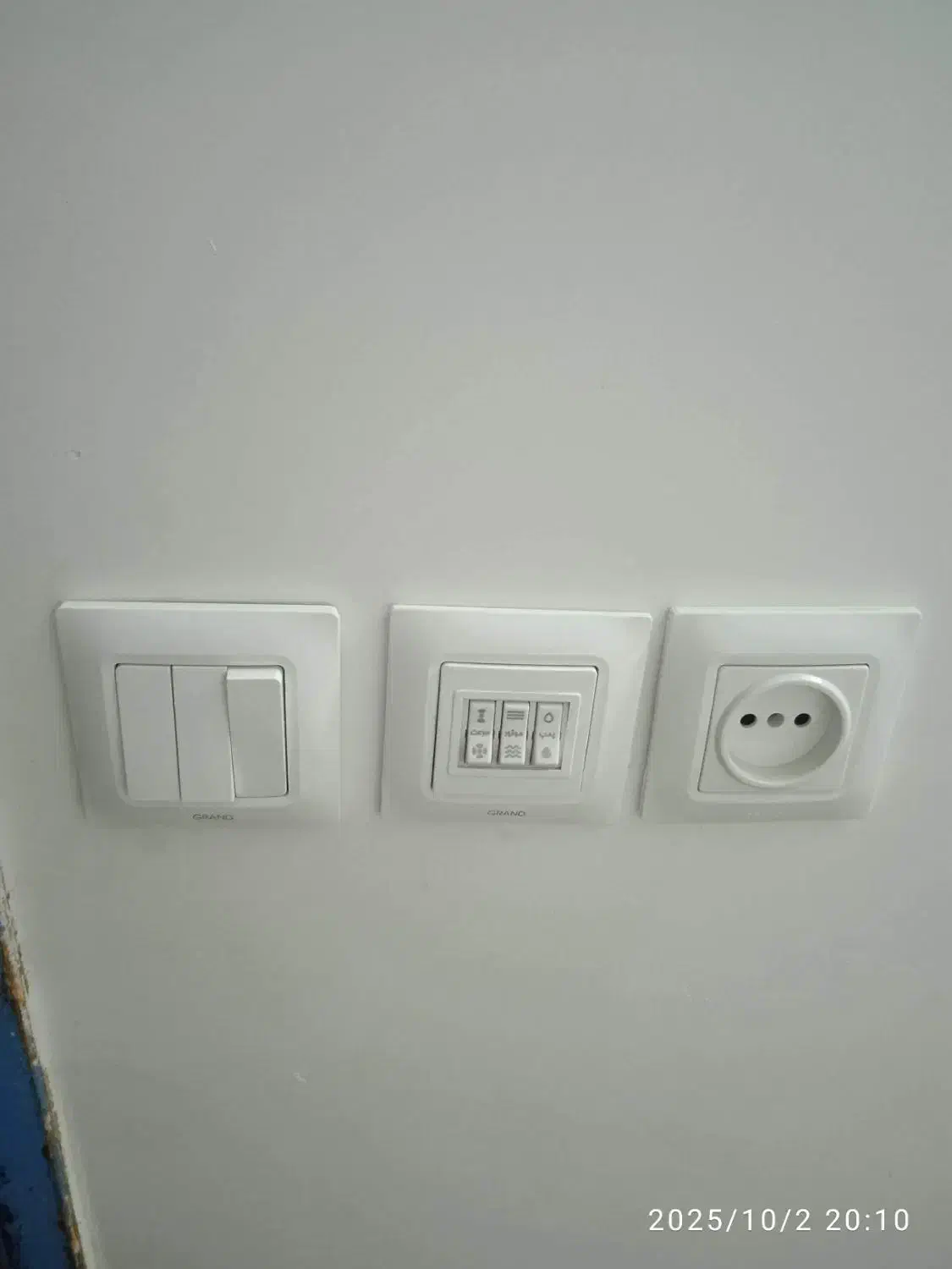 تعمیرات برق و سیم کشی برق ساختمان|خدمات پیشه و مهارت|نیشابور, دارایی|دیوار