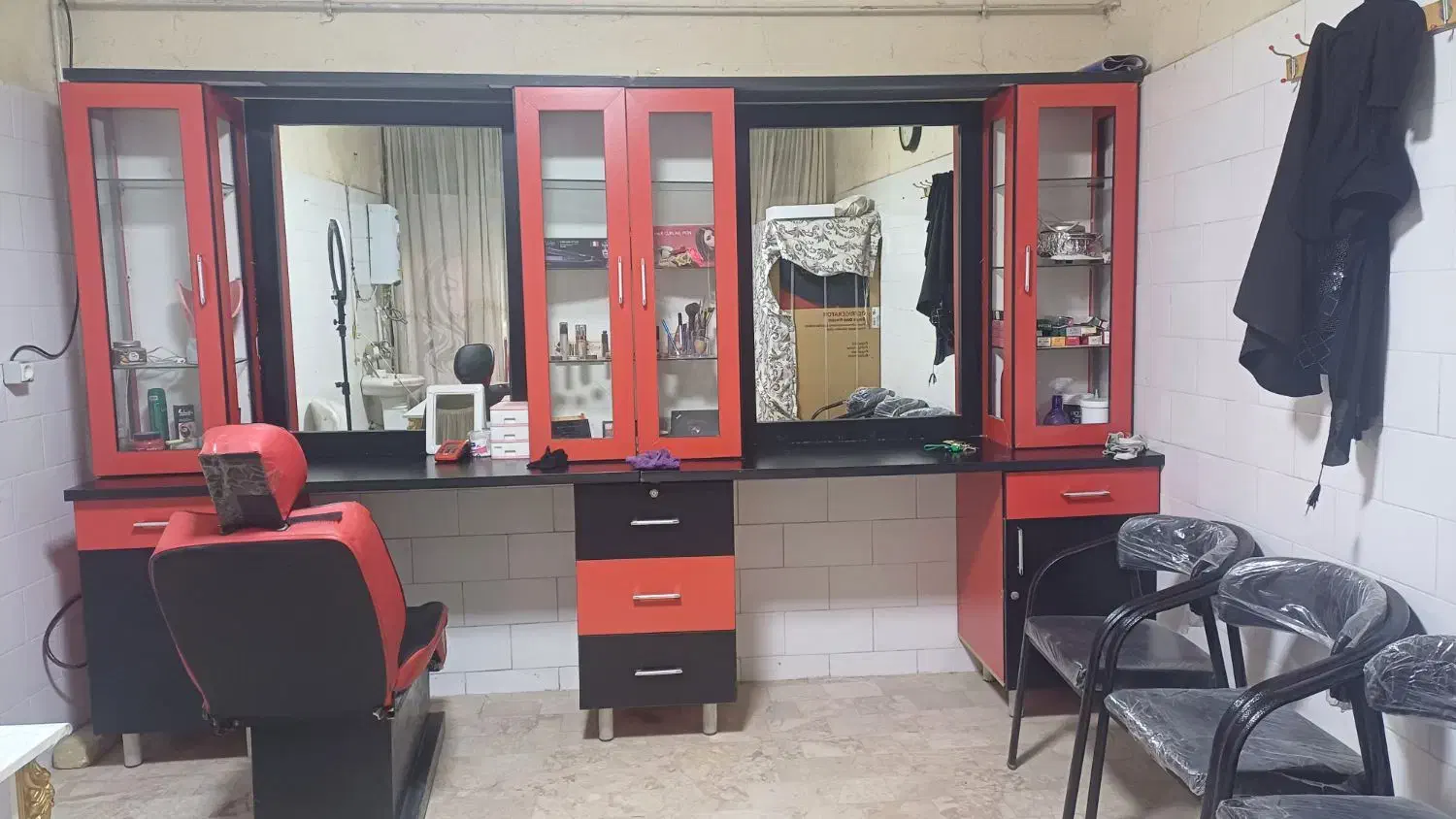 ویترین آرایشگاه|آرایشگاه و سالن‌های زیبایی|کرمانشاه, |دیوار