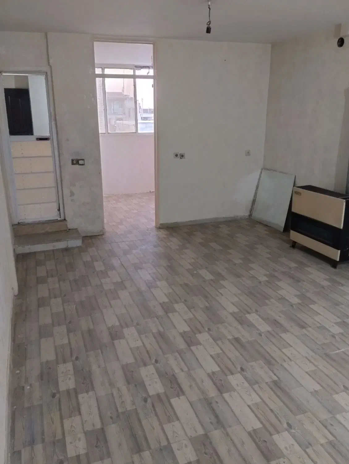 واحد ۵۰ متری طبقه سوم قیمت مناسب ( 750میلیون)|فروش آپارتمان|فردوسیه, |دیوار