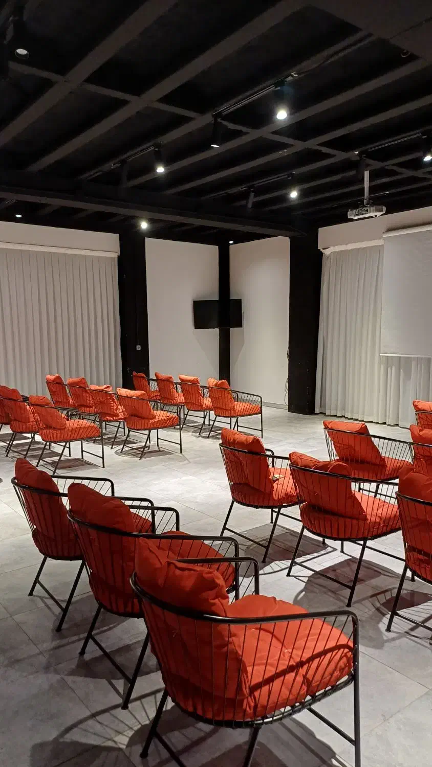 اجاره سالن جهت جلسات خصوصی ،جشن تولد ، عقدو..|خدمات پذیرایی، مراسم|شیراز, عفیف‌آباد|دیوار