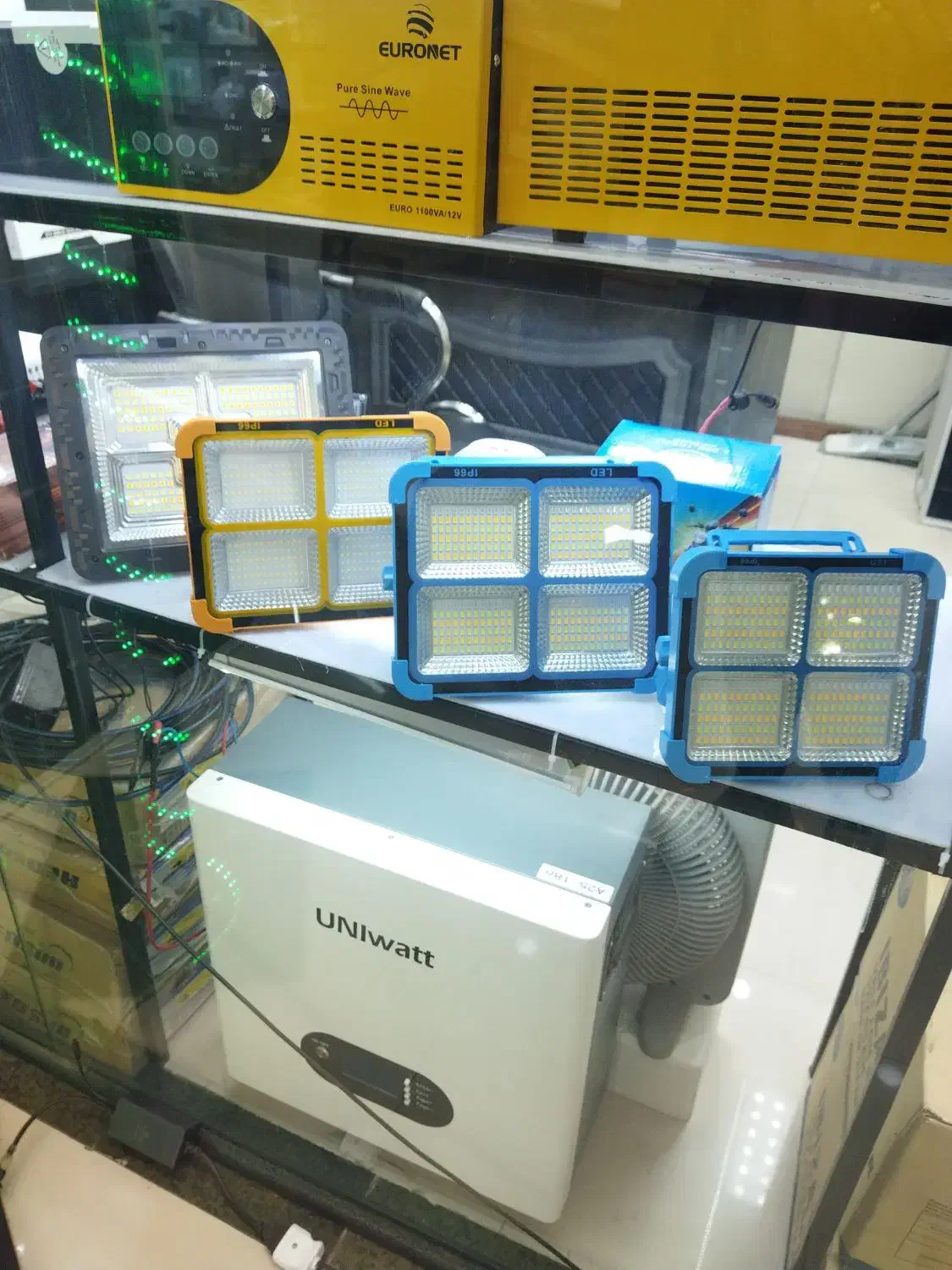 انواع پروژکتورهای شارژی خورشیدی|لامپ و چراغ|تبریز, |دیوار