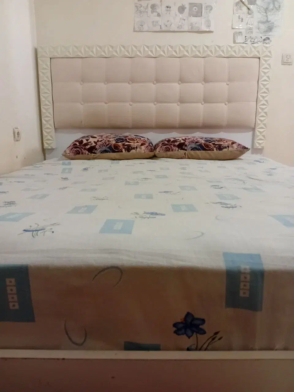 تخت دونفره و انواع تابلو و میز کامپیوتر و کتابخانه|تخت و سرویس خواب|محمدیه-قزوین, |دیوار