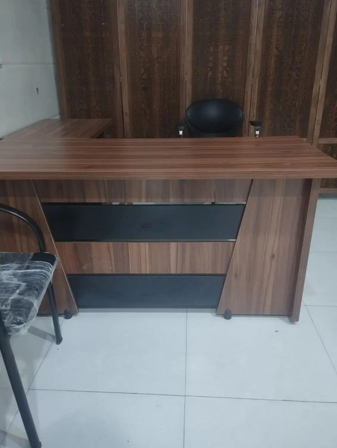 فروش دو عدد میز اداری کاملا نو نو و میز ناهارخوری|دفتر کار|شیراز, شهرک ولیعصر|دیوار