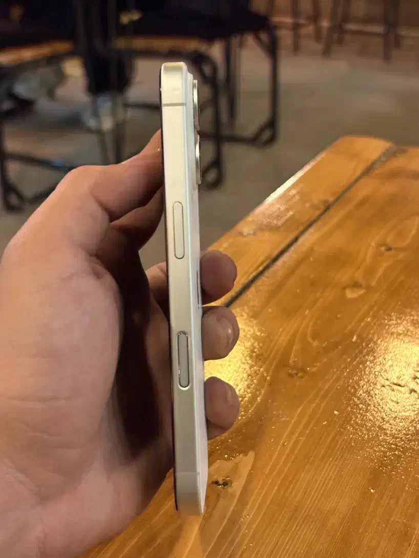 ایفون ۱۶ سفید بدون نقطه در حد|موبایل|سیرجان, |دیوار