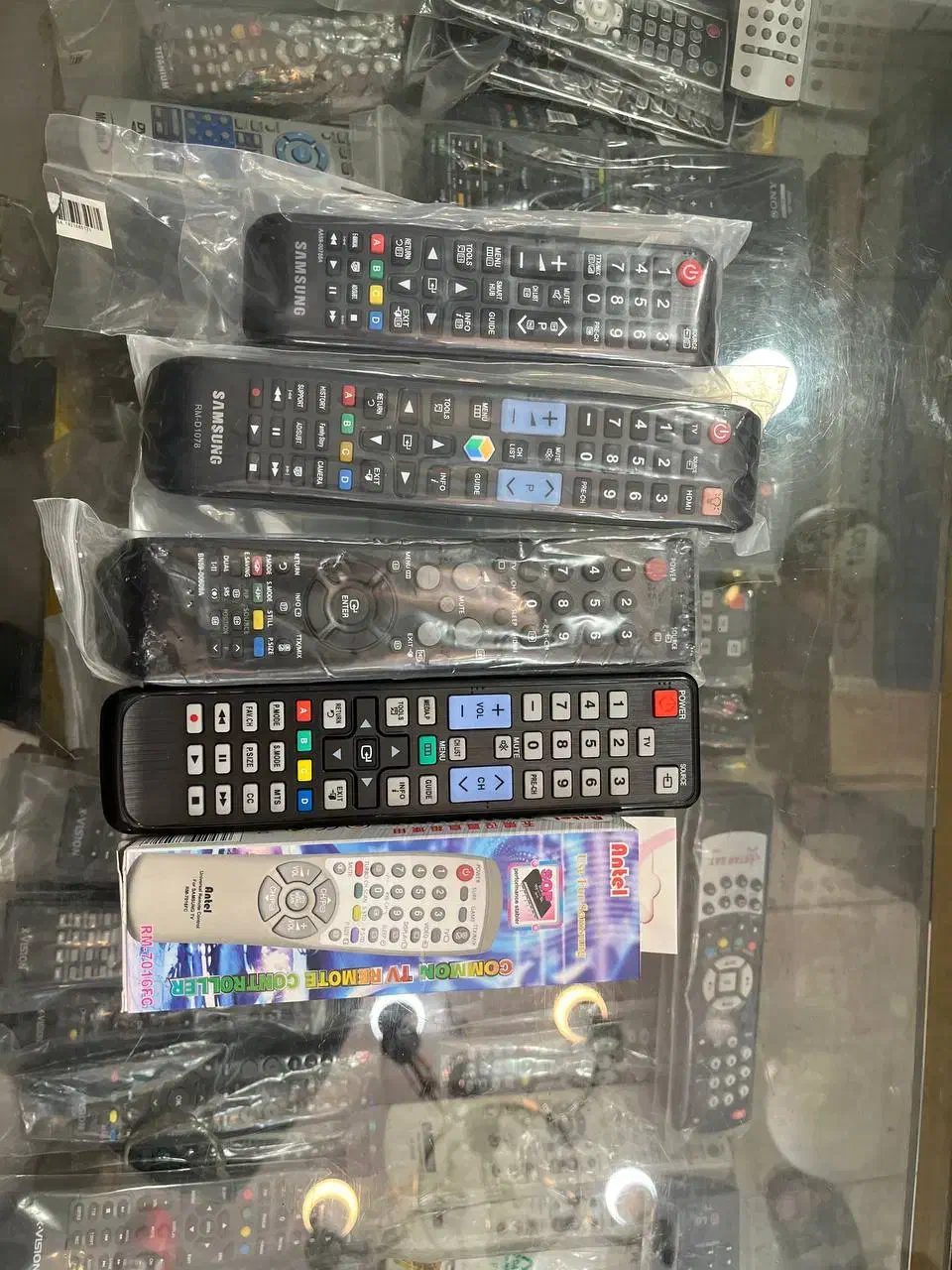 انواع کنترل تلوزیون و گیرنده ها موجود است.|تلویزیون و پروژکتور|کرج, حیدرآباد|دیوار