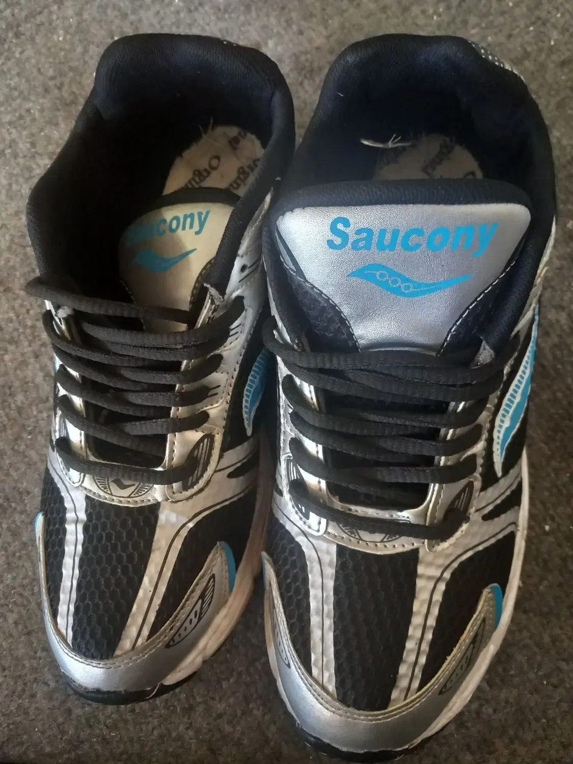 کتانی دور دوخت کاملا سالم|کیف، کفش، کمربند|خوی, |دیوار