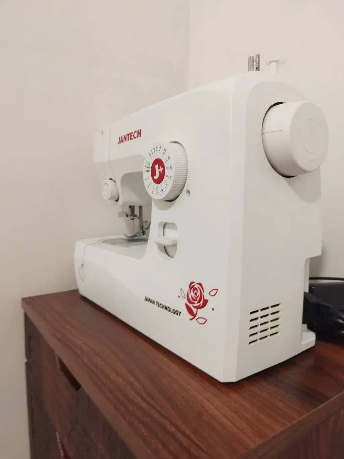 چرخ خیاطی ژانتیک|چرخ خیاطی و ریسندگی|خمینی‌شهر, |دیوار