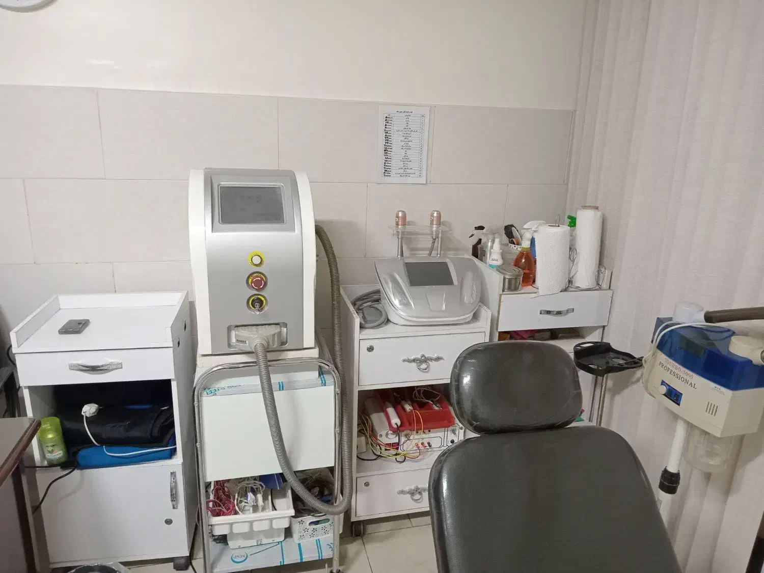 اجاره اتاق پوست و لیزر جهت کار لیزر|اجارهٔ دفتر کار، اتاق اداری، مطب|تهران, دبستان|دیوار