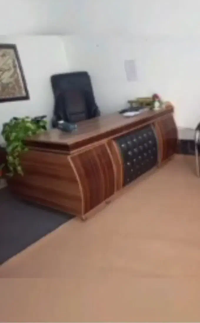 کمد و میز و صندلی مدیر|مبلمان اداری|تربتحیدریه, شهرک ولیعصر|دیوار