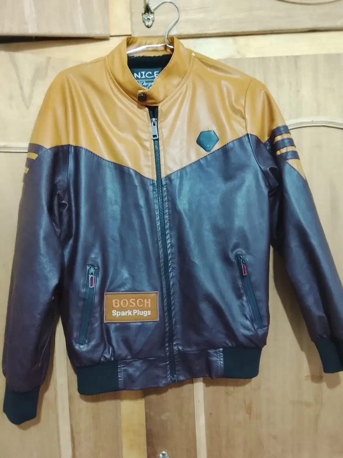 لباس پسرانه|لباس|خوی, |دیوار