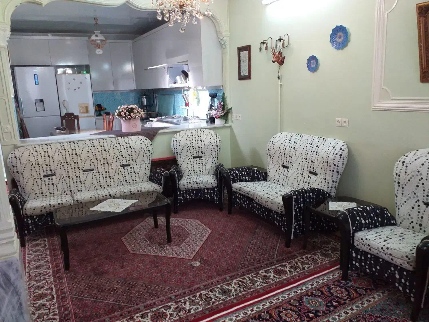 مبل ۷ نفره در حد نو همراه با جلو مبلی و ۲عددعسلی|مبلمان خانگی و میز عسلی|زنجان, |دیوار