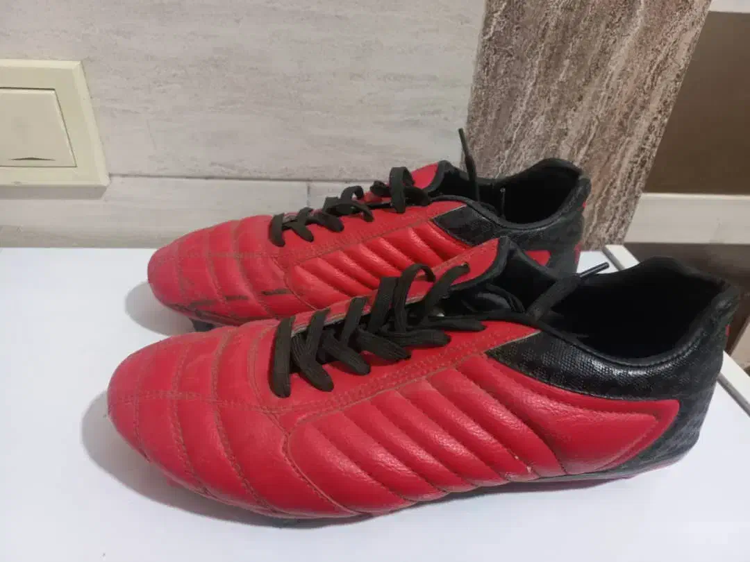 کفش چمن|تجهیزات ورزشی|بهبهان, |دیوار