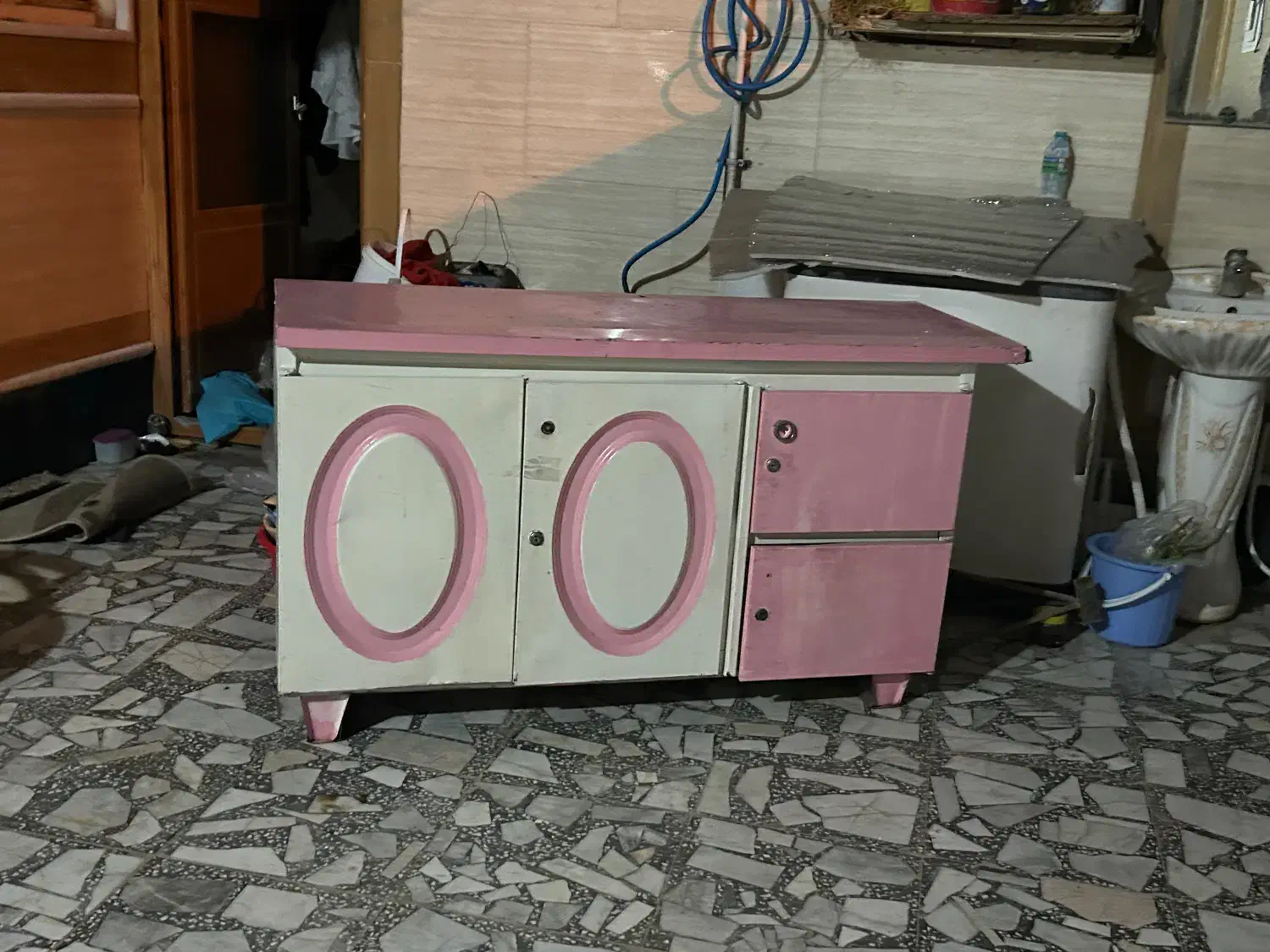 کمد|جاکفشی، کمد، دراور|چغادک, |دیوار