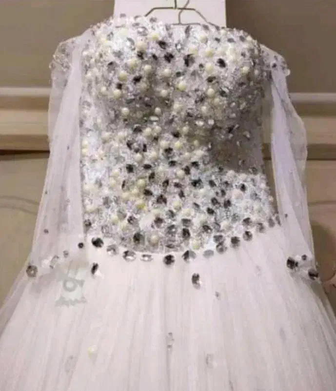 لباس عروس کمرگنی و سنگدوزی شده|لباس|شهریار, کهنز|دیوار