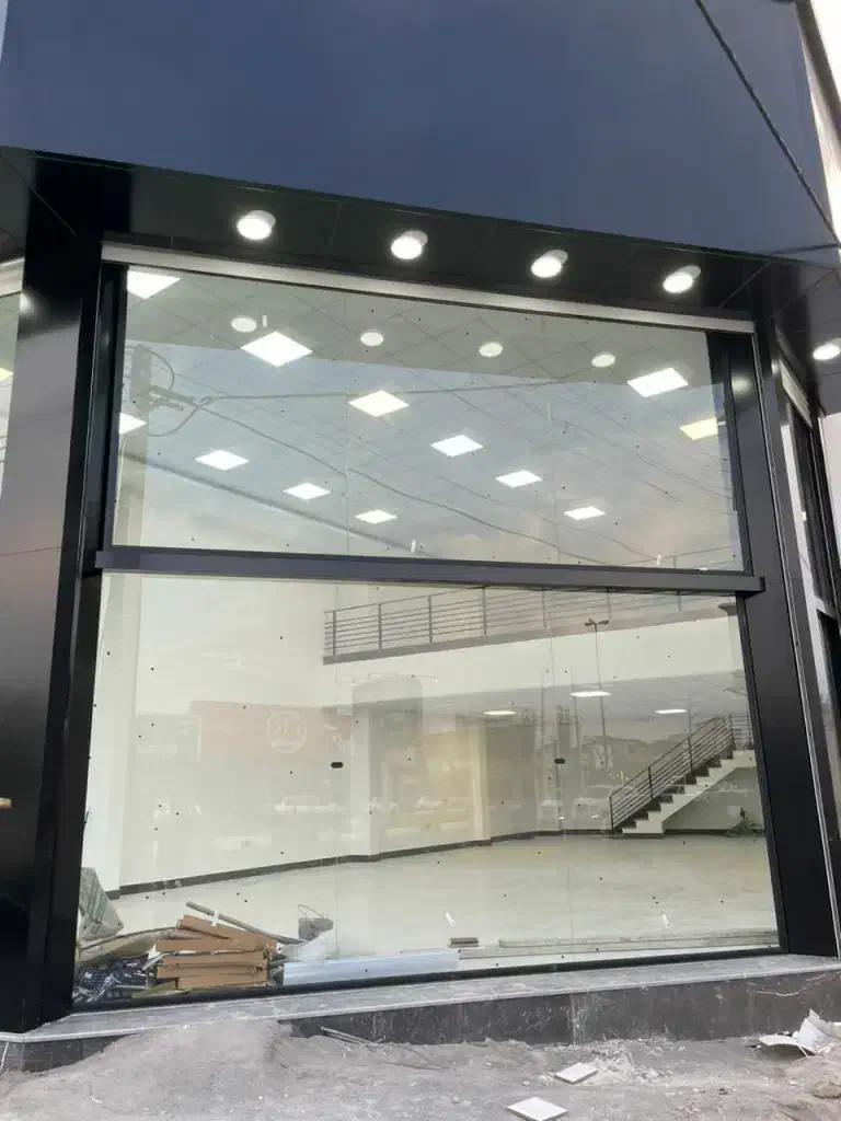 مغازه ۱۵۰ متر/ بر اصلی / ۴ دهنه|اجارهٔ مغازه و غرفه|شیراز, بعثت|دیوار