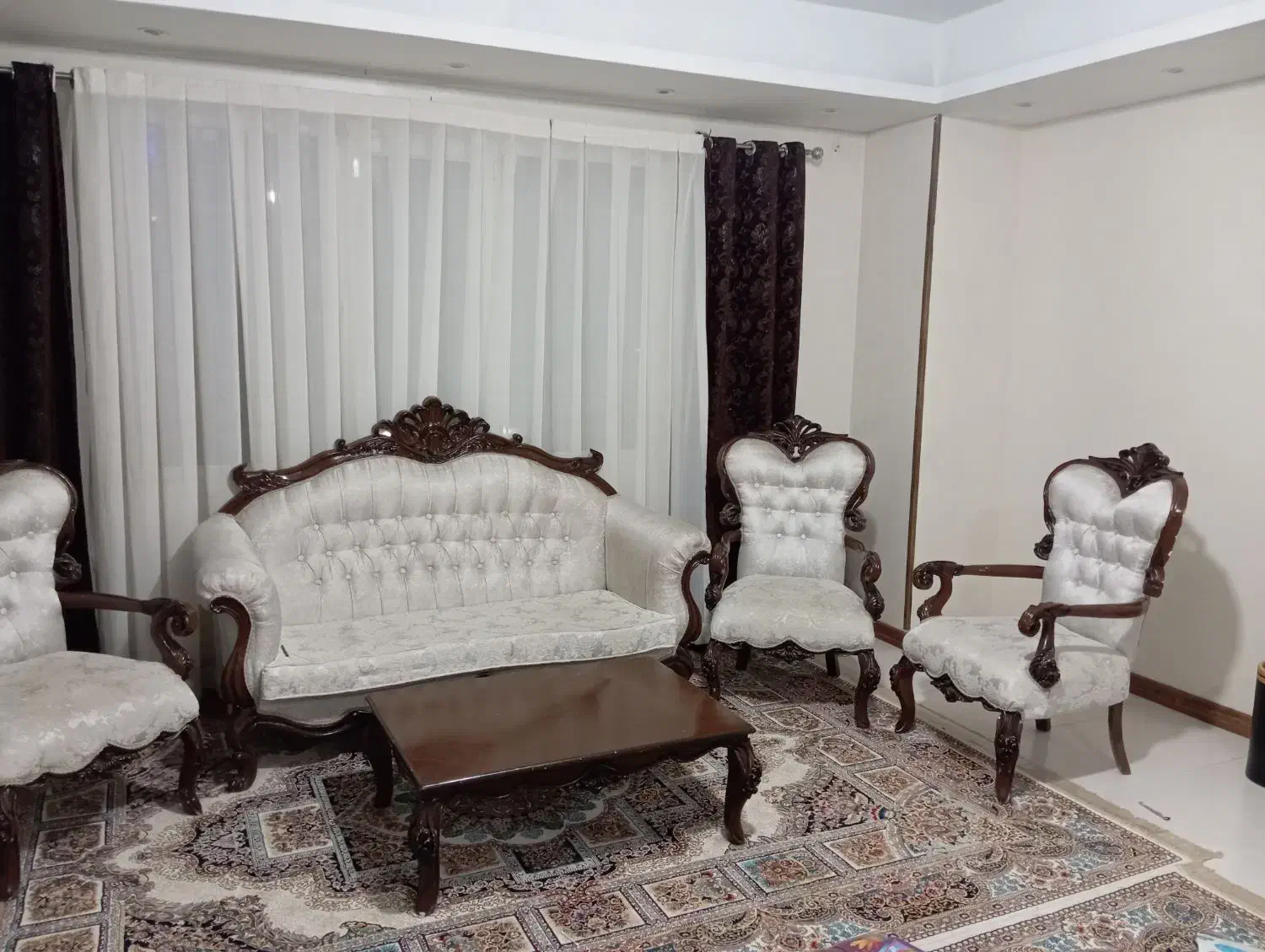 مبلمان سلطنتی 7نفره|مبلمان خانگی و میز عسلی|کرج, کوی زنبق|دیوار