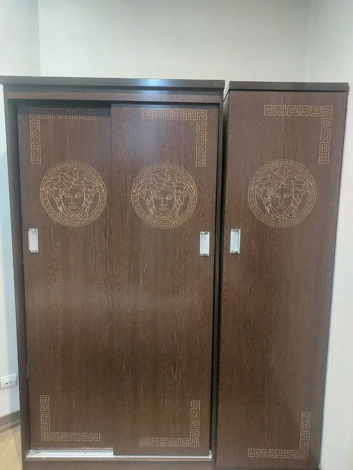 کمد|جاکفشی، کمد، دراور|اسلام‌شهر, مظفریه|دیوار