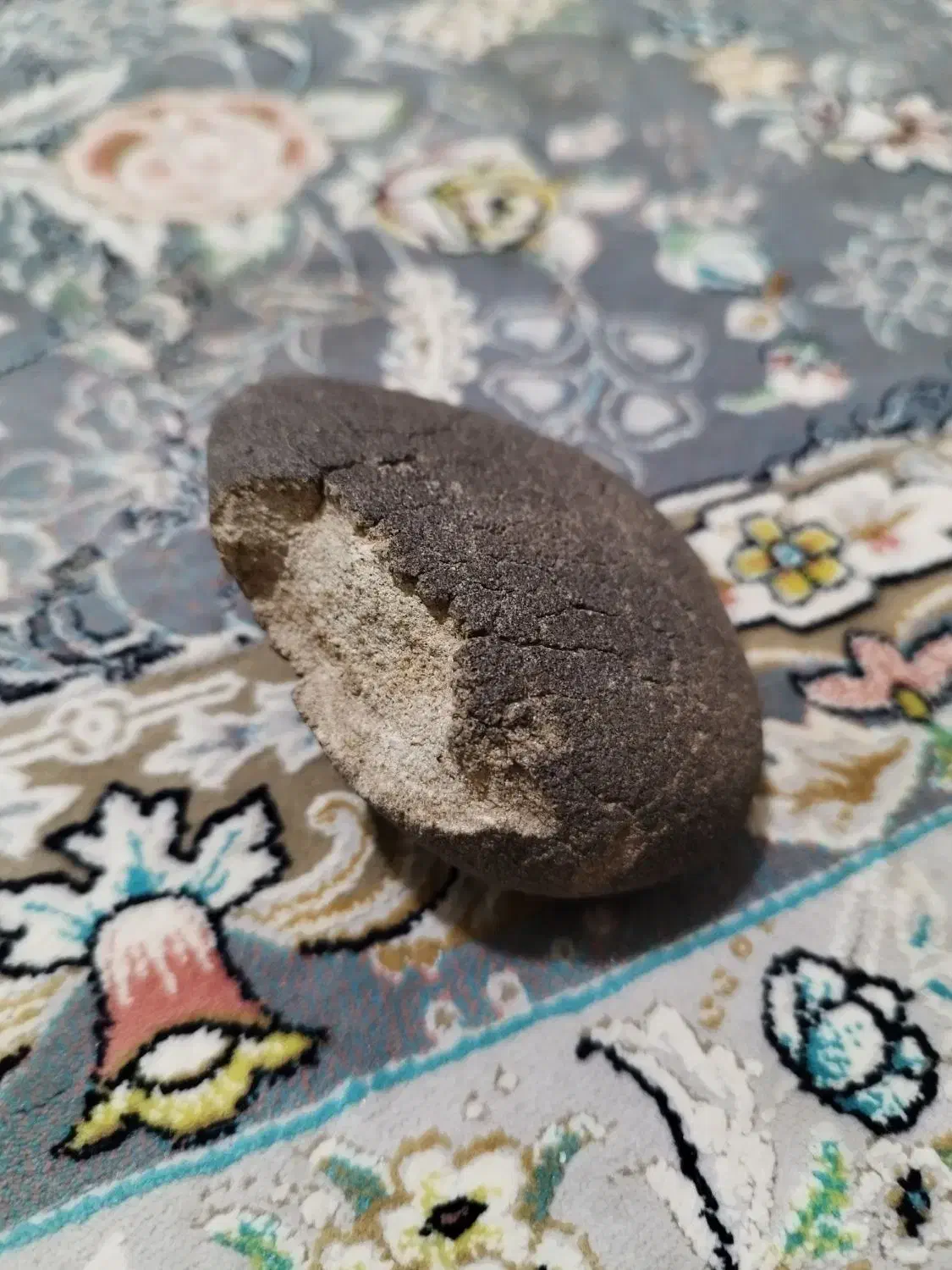 شهابسنگ یوکریت سنگی|کلکسیون اشیاء عتیقه|قم, ولیعصر|دیوار