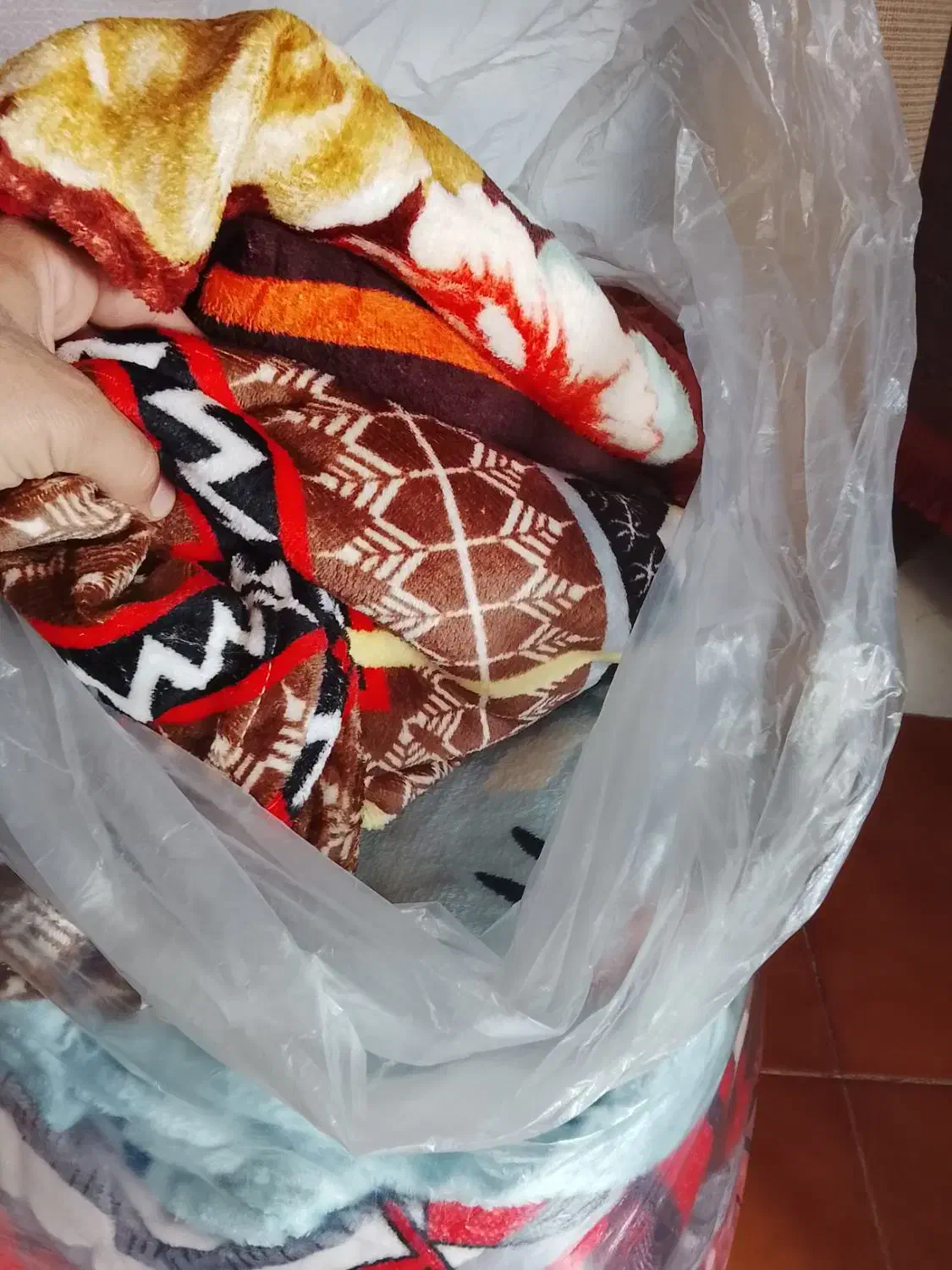 پتو مسافرتی در طرح ها و رنگ های متنوع|رختخواب، بالش، پتو|بیرجند, |دیوار